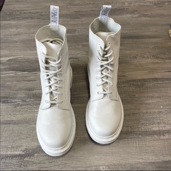DR MARTEN all white soft leather size 9 - Picture 9 of 12